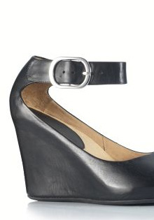 Primavara 2012: Sandale din piele intoarsa